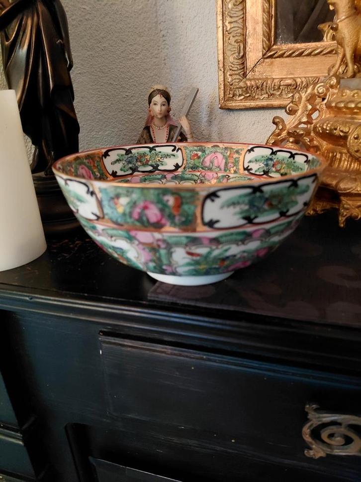 Chinese porseleinen schaal fam. Rose gemerkt, Antiek en Kunst, Antiek | Porselein, Ophalen of Verzenden