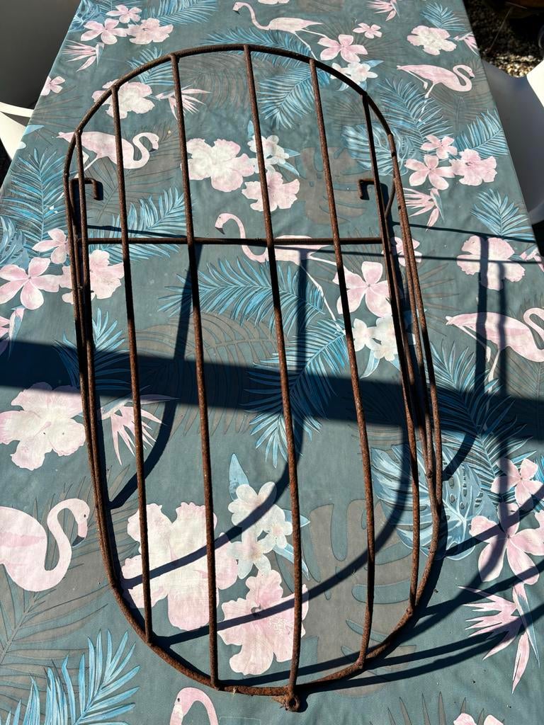 Roestige korf voor aan de muur (planten/bloemen), Ophalen of Verzenden, Gebruikt