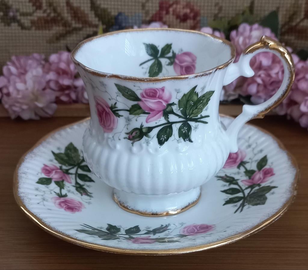 Mooi brocant Engels kopje met schotel,roze roos,Elizabethan, Ophalen of Verzenden
