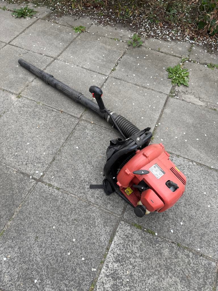 Benzine Bladblazer, Tuin en Terras, Ophalen of Verzenden, Gebruikt, Benzine, Ruggedragen