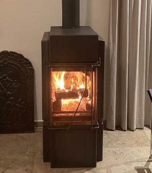Harrie Leenders Phoenix Design Houtkachel - Speksteen, Huis en Inrichting, Ophalen, Houtkachel, Zo goed als nieuw, Vrijstaand