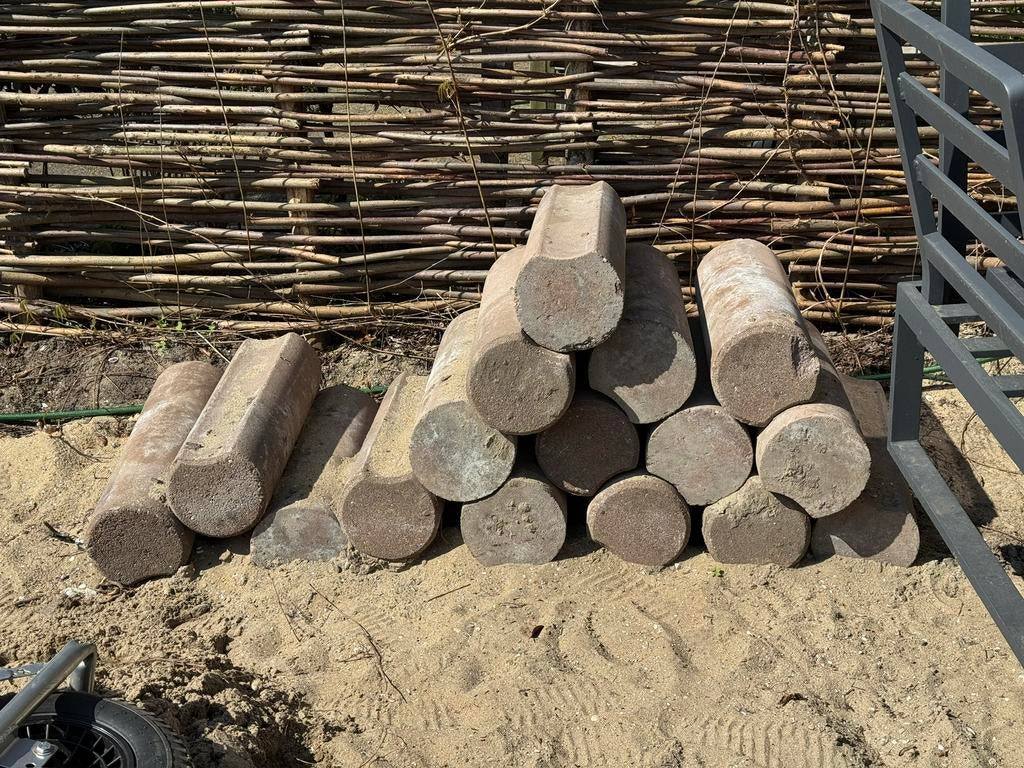 Gratis! 16 betonnen biggenruggen, Ophalen, Beton, Overige typen