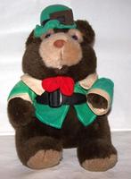 Prachtige beer in groen kostuum. Izgs., Ophalen of Verzenden, Zo goed als nieuw, Beer