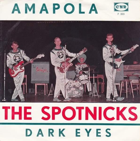 The Spotnicks – Amapola / Dark Eyes  sixties instr beat surf, Fotohoes, 7 inch, Single, Ophalen of Verzenden
