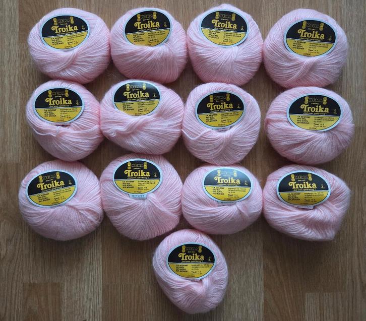 13 bollen wol, roze, NIEUW, Hobby en Vrije tijd, Breien en Haken, Zo goed als nieuw, Breien of Haken, Wol of Garen, Ophalen of Verzenden