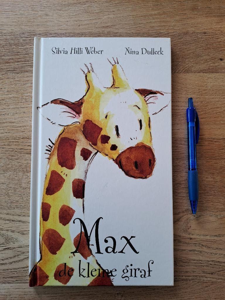 MAX  DE KLEINE GIRAF. SILVIA HILLI WEBER. ARK BOEKEN., Boeken, Kinderboeken | Baby's en Peuters, Gelezen, Sylvia Hilli Weber, Ophalen of Verzenden