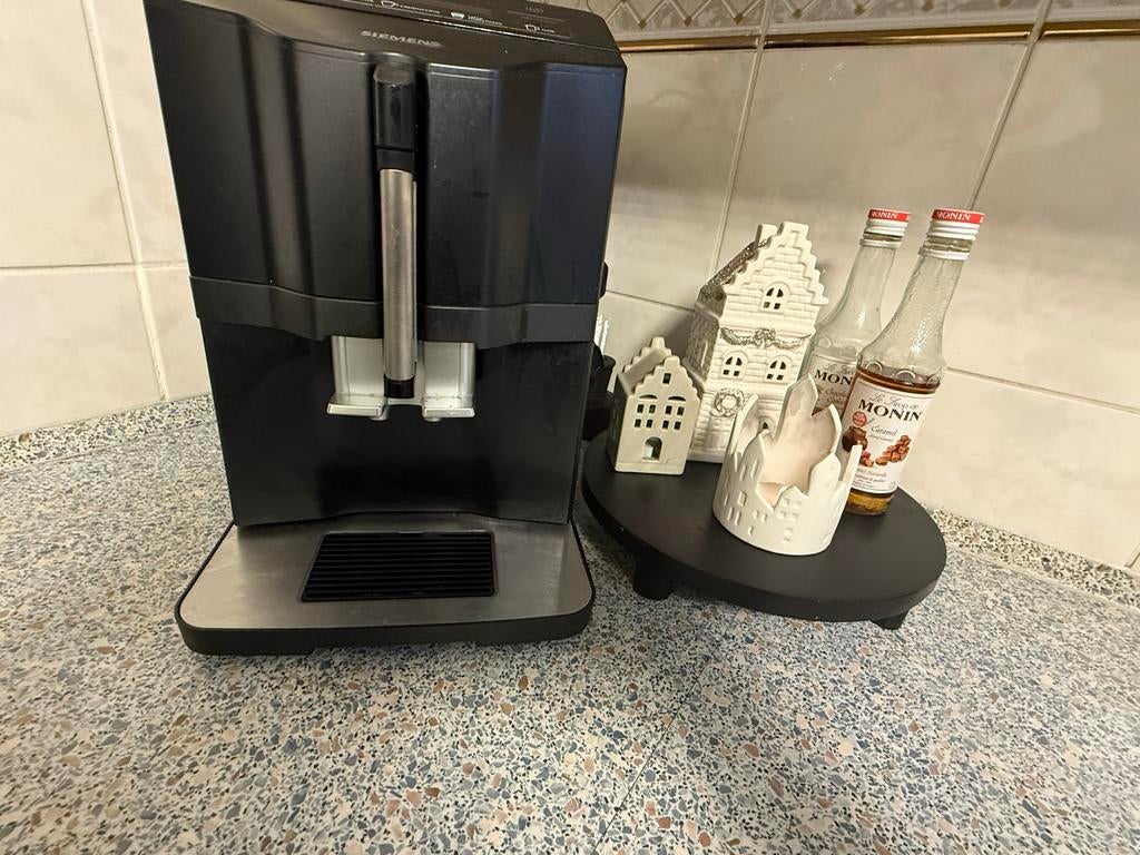 Siemens EQ.3 S100 volautomatische espressomachine, Witgoed en Apparatuur, Koffiezetapparaten, Ophalen, Afneembaar waterreservoir