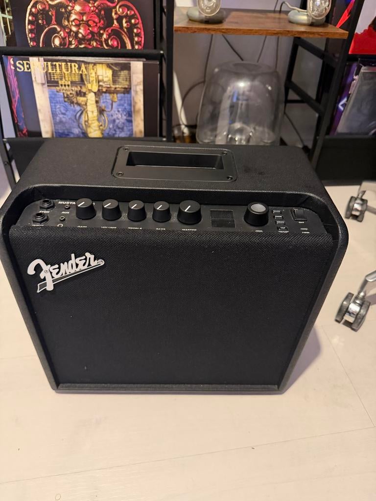 Fender Mustang LT25 met 30 custom metal/rock presets, Ophalen, Zo goed als nieuw, Gitaar, Minder dan 50 watt