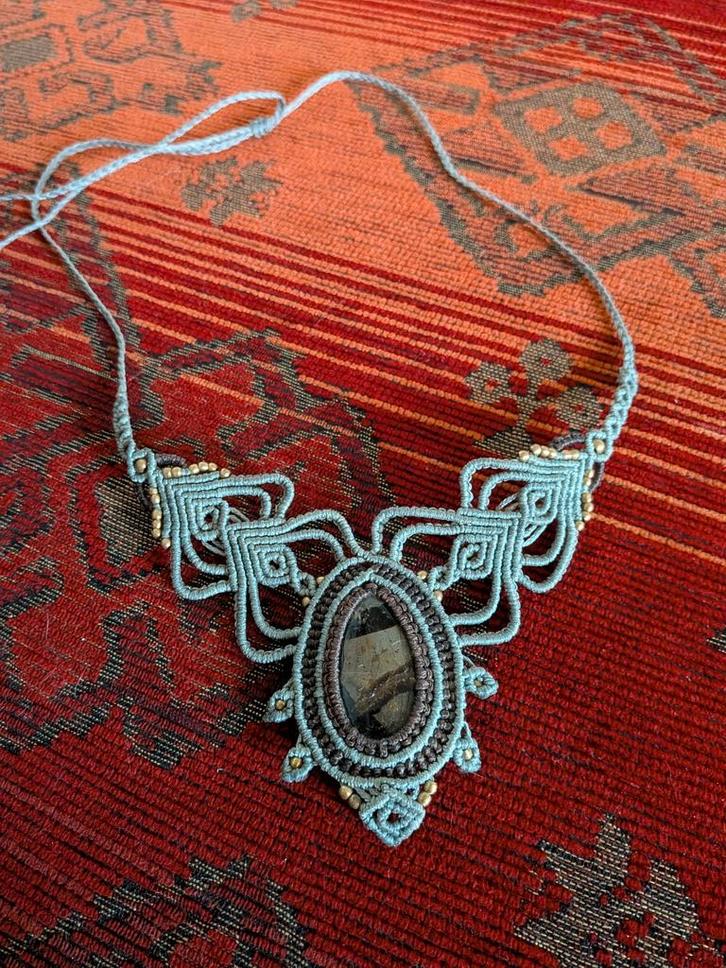 Handgemaakte macrame choker ketting met edelsteen, Sieraden, Tassen en Uiterlijk, Kettingen, Nieuw, Steen of Mineraal, Blauw, Met edelsteen