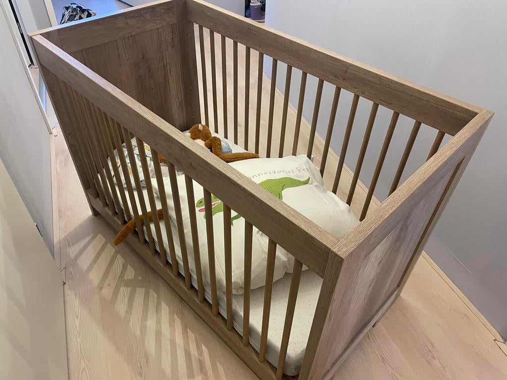 Stevig ledikant (babydump)+ matras (HIMLAVALV), Kinderen en Baby's, Babywiegjes en Ledikanten, Zo goed als nieuw, Ledikant, Ophalen