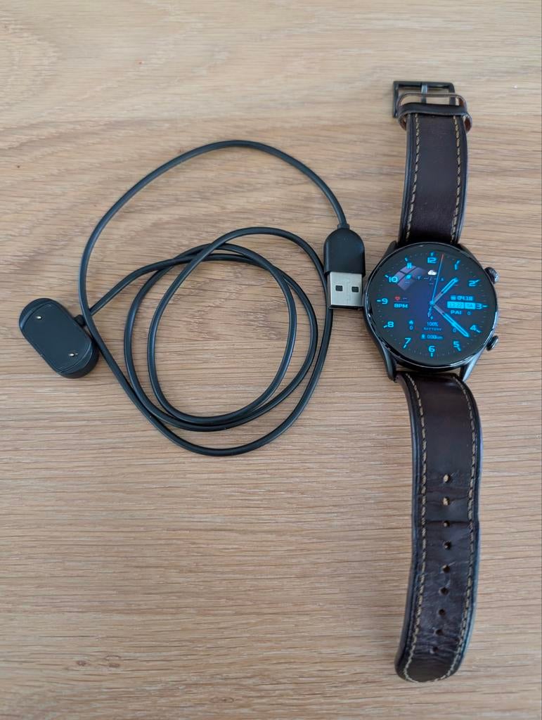 Amazfit GTR 3 pro Smartwatch met leren band en oplader, Gebruikt, Amazfit, Zwart, Ophalen of Verzenden