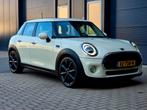 Mini 5-deurs 1.5 2019 dealer onderh. Keyless|Carplay|LED, Auto's, Voorwielaandrijving, Leder en Stof, Wit, Handgeschakeld