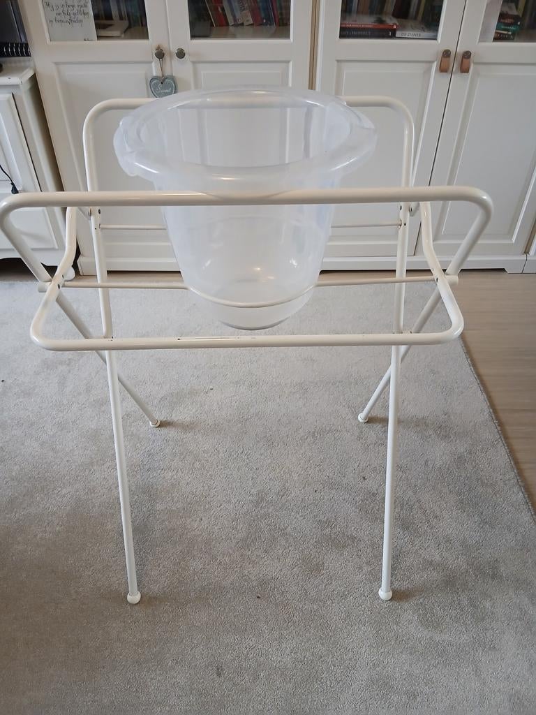 Tummy Tub met standaard en wasbakje, Kinderen en Baby's, Badjes en Verzorging, Gebruikt, Tummy Tub, Ophalen of Verzenden, Bébé-jou