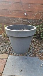 Gratis grote kunststof buiten pot, Ophalen, Gebruikt, Rond, Kunststof