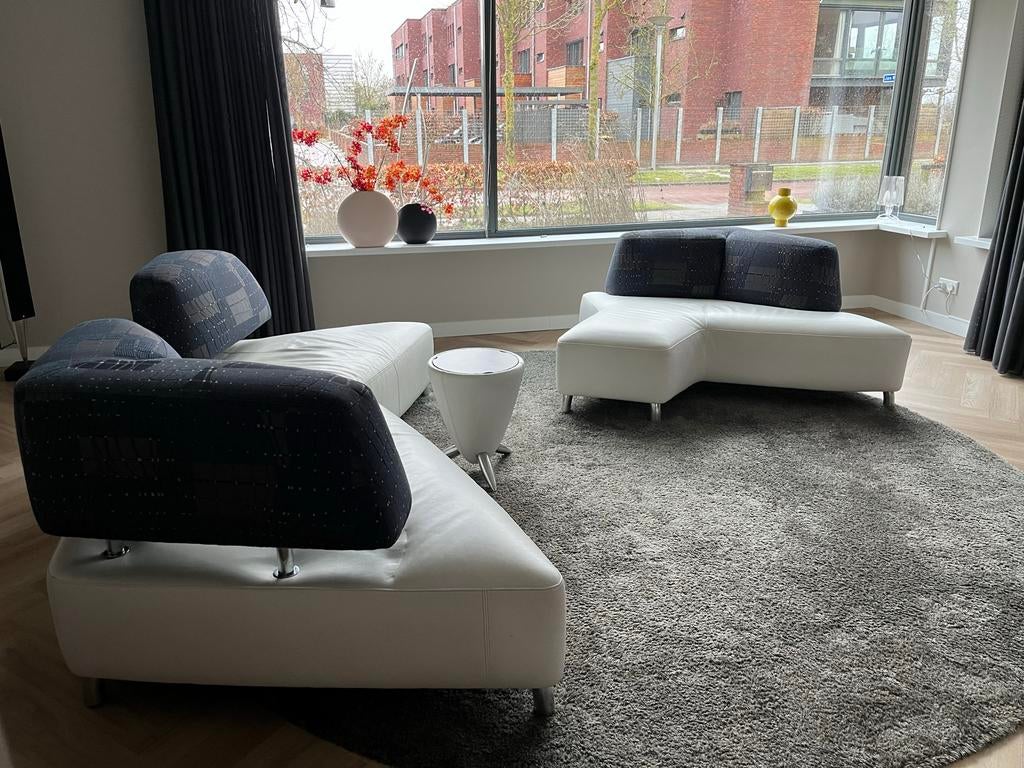 Leolux Archipel banken in wit leer met bijzettafeltje, Ophalen, 250 tot 300 cm, Gebruikt, 100 tot 125 cm