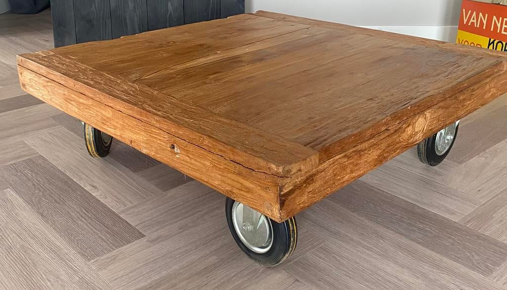 Robuust houten salontafel, Huis en Inrichting, Tafels | Salontafels, Ophalen, Gebruikt, 50 tot 100 cm, Vierkant