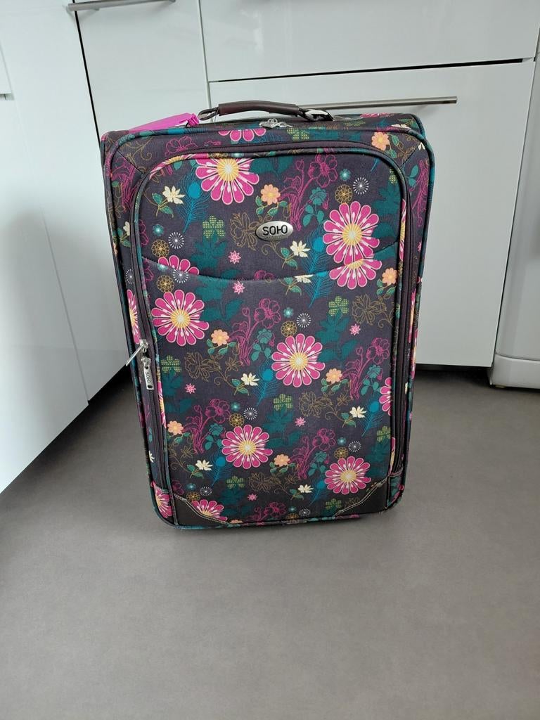 SOHO Koffer met bloemenprint en wieltjes, Sieraden, Tassen en Uiterlijk, Koffers, Ophalen, Wieltjes, Gebruikt, 50 tot 60 cm