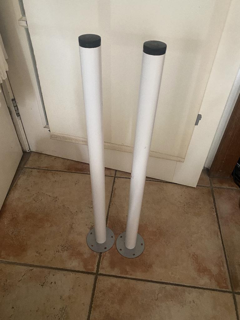 Twee gratis tafelpoten van Ikea, Ophalen, Gebruikt, Bureau