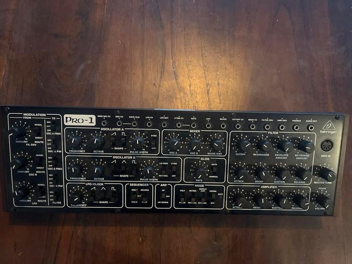 Behringer Pro-1, Muziek en Instrumenten, Synthesizers, Zo goed als nieuw, Overige aantallen, Overige merken, Met midi-aansluiting