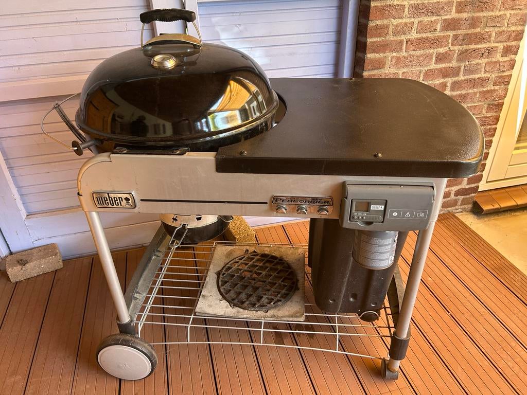 Weber Master-Touch GBS E-5750 Performer Houtskoolbarbecue, Ophalen, Gebruikt, Met accessoires