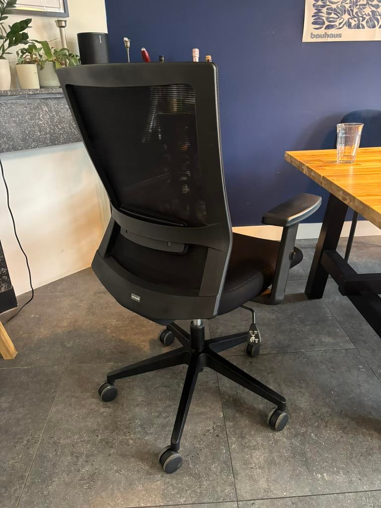 Mooie nette bureaustoel Wework, Ophalen, Zo goed als nieuw, Zwart