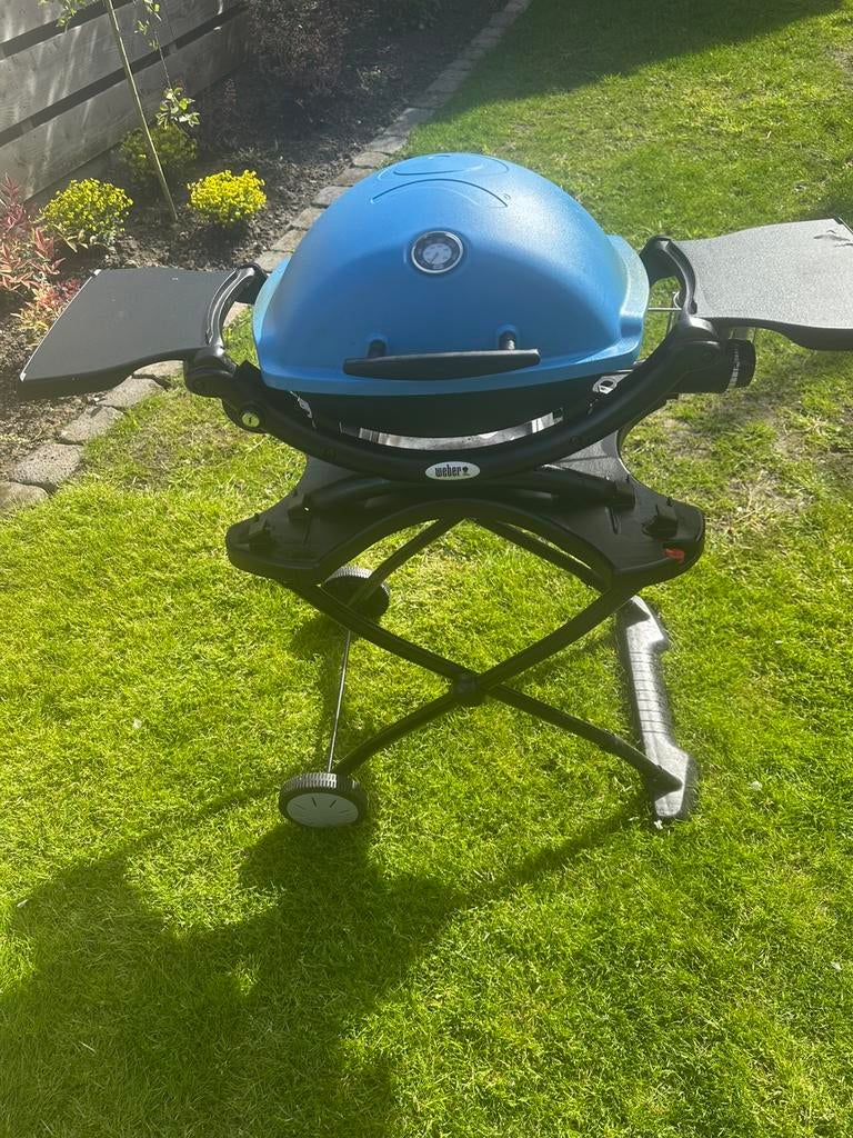 Weber q 1200 met mooi onderstel, Tuin en Terras, Gasbarbecues, Ophalen, Zo goed als nieuw