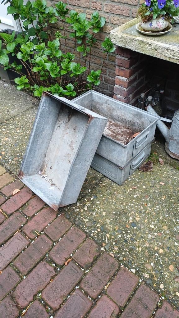 Zinken bak ., Tuin en Terras, Bloembakken en Plantenbakken, Ophalen of Verzenden, Rond, Metaal, Minder dan 30 cm