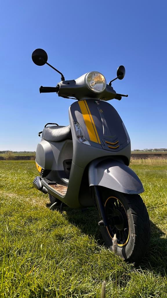 GTS toscana 50cc geel kenteken. Bouwjaar 2020, Ophalen, Maximaal 45 km/u, Zo goed als nieuw, Benzine
