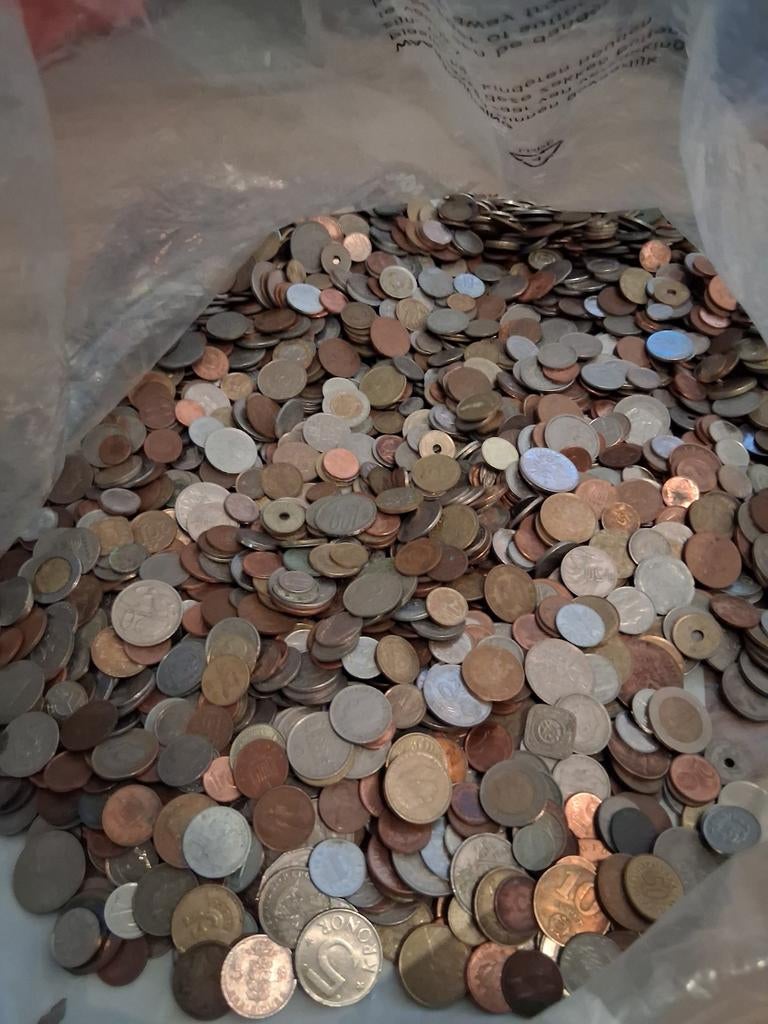 Ik heb ruim 40 kilo wereldmunten liggen om te ruilen, Ophalen, Buitenland, Munten