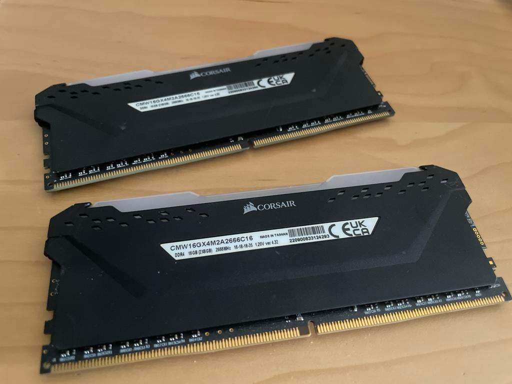 Corsair Vengeance PRO RGB 16GB KIT (2x8GB) DDR4 2666MHz RAM, Ophalen, DDR4, Zo goed als nieuw, Desktop