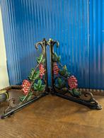 Decoratieve gietijzeren plankdragers met druivenmotief, Ophalen of Verzenden, Gebruikt