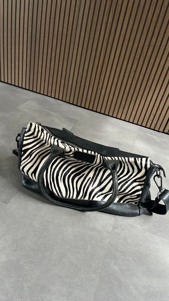 MOZZ luiertas / schoudertas met zebra print – zwart leer, Kinderen en Baby's, Luiertassen, ., Ophalen of Verzenden, Zo goed als nieuw