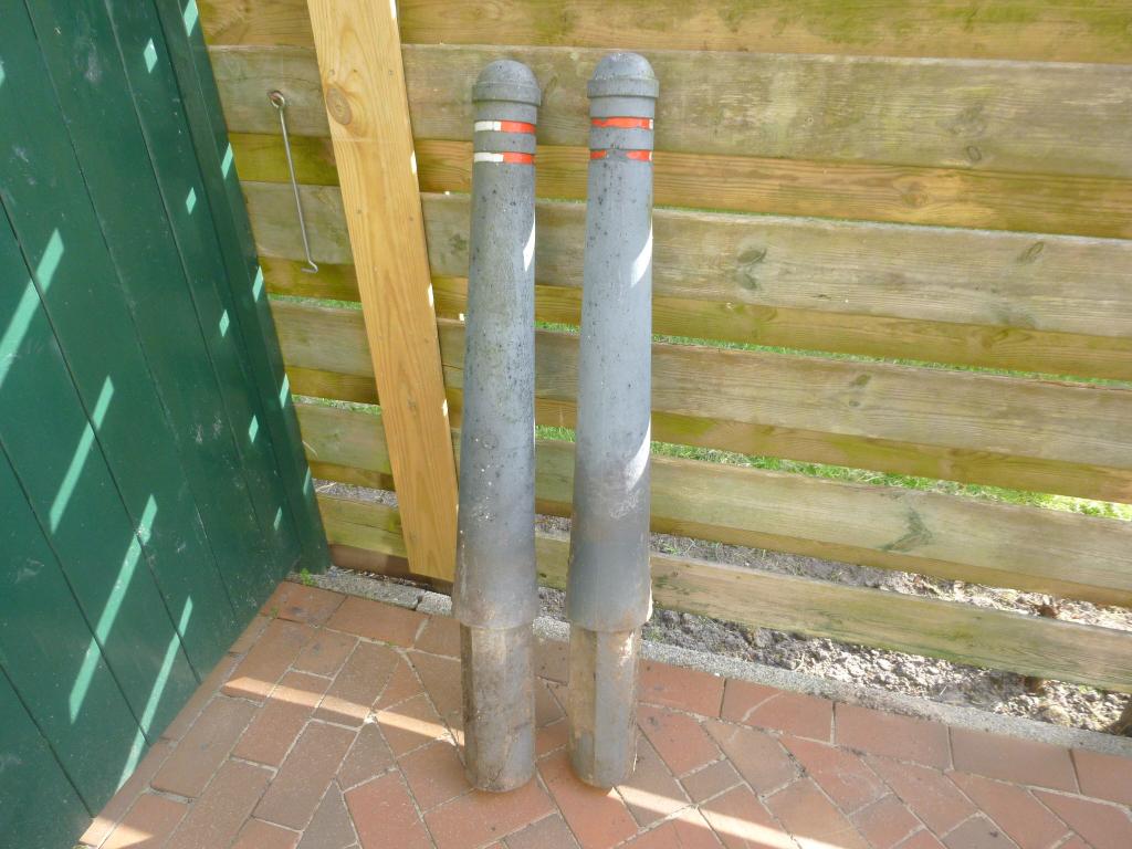 Twee amsterdammertjes (paaltjes) kunststof, Ophalen, Gebruikt, Minder dan 180 cm, Palen