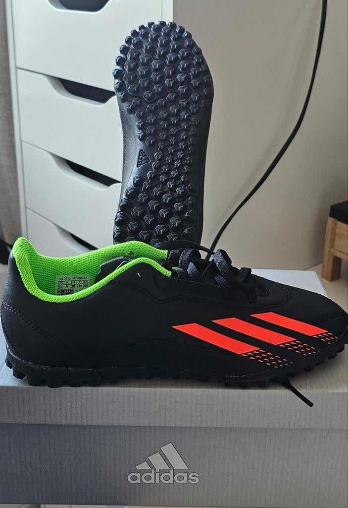 Adidas Turf voetbalschoenen - Nieuw, Ophalen of Verzenden, Nieuw, Sportschoenen