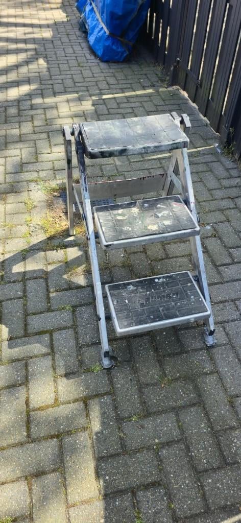Relaxdays inklapbare huishoudtrap, 3 treden, tot 150 kg, met leuning