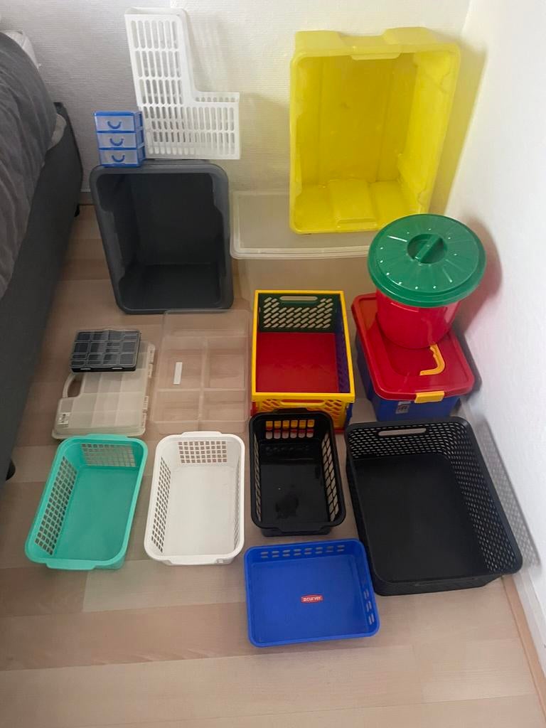 16 Mooie Plastic Bakken-Bakjes en Mandjes / van alles wat, Ophalen, Zo goed als nieuw, Meerkleurig, Kunststof