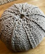 Poef - zitkussen  grijs gehaakt, Ophalen, Zo goed als nieuw, Rond, Minder dan 50 cm