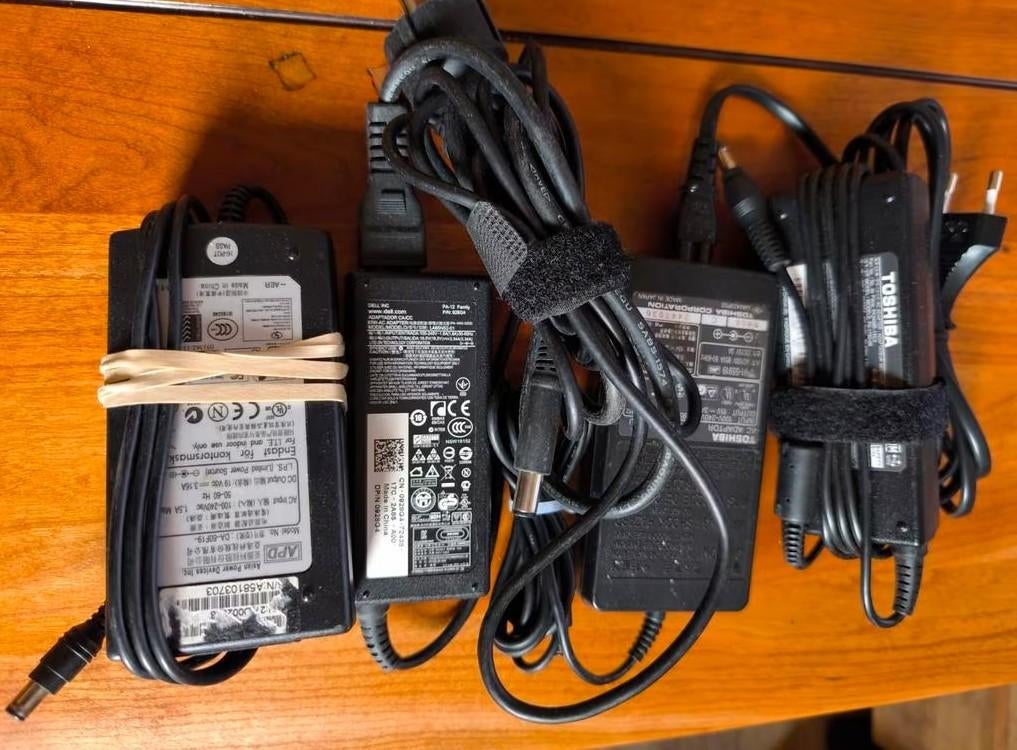 Laptop Laders Dell & Toshiba - 15V, 19V, 19.5V, Ophalen of Verzenden, Zo goed als nieuw