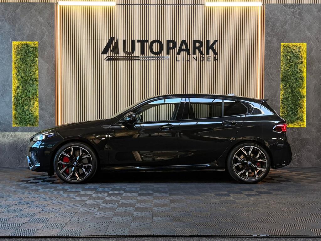 BMW 1-serie 120 M Sport Design Edition |FABRIEKSGARANTIE|DEA, Gebruikt, 156 pk, Adaptive Cruise Control, Zwart