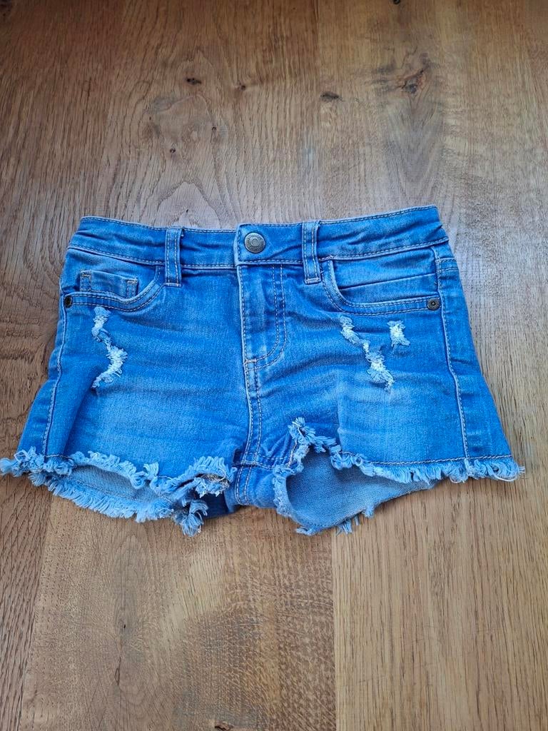 Stoere denim short voor meisjes - Europe Kids maat 122, Kinderen en Baby's, Kinderkleding | Maat 122, Broek, Gebruikt, Europe Kids