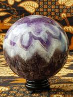 Prachtige grote zware droom amethist bal uit India 10,5 cm.