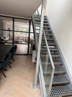 Moderne stalen steektrap met glazen balustrade, Doe-het-zelf en Verbouw, Ladders en Trappen, Ophalen, Gebruikt, Trap, 2 tot 4 meter