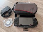 PSP met oplader, spel, 1GB geheugenkaart en reistasje, Ophalen, 1 speler, Racen en Vliegen, Zo goed als nieuw