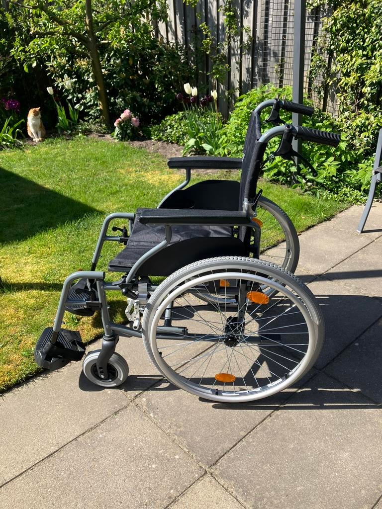 ROLSTOEL, INKLAPBAAR EN LICHTGEWICHT, Diversen, Rolstoelen, Zo goed als nieuw, Duwrolstoel, Inklapbaar, Ophalen