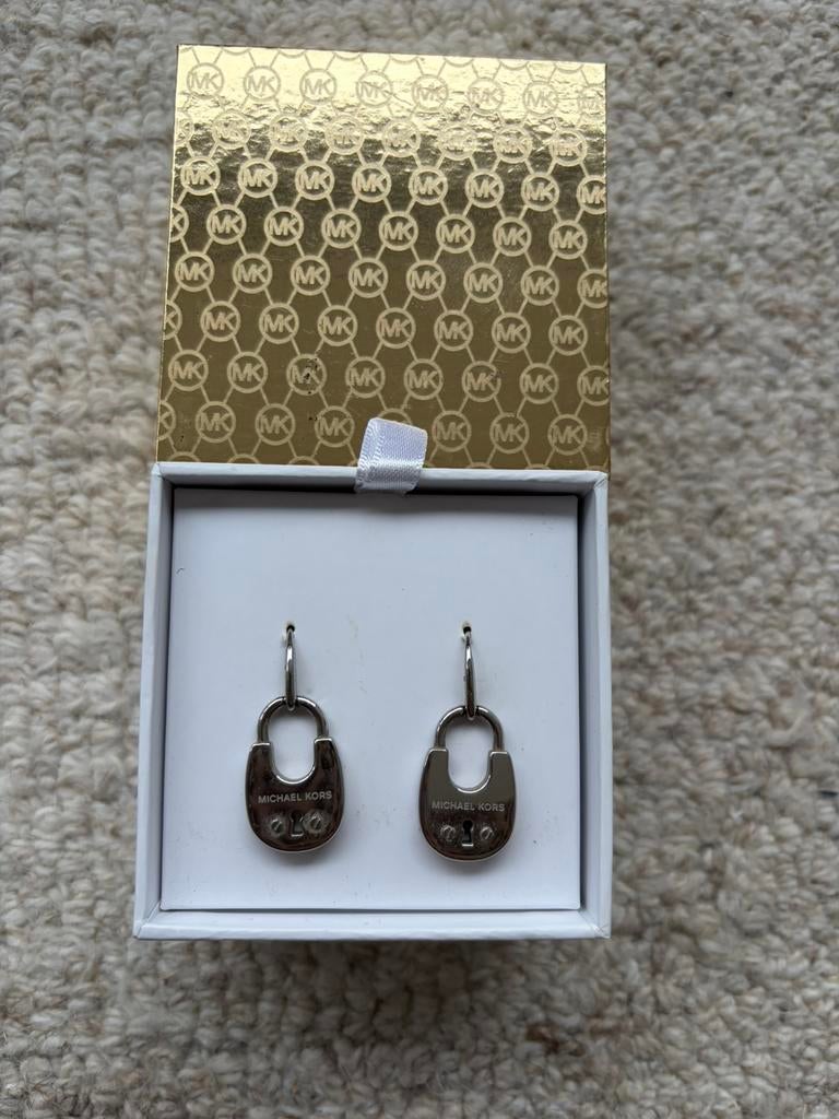 Michael Kors oorbellen, Ophalen of Verzenden, Zo goed als nieuw, Zilver, Overige materialen