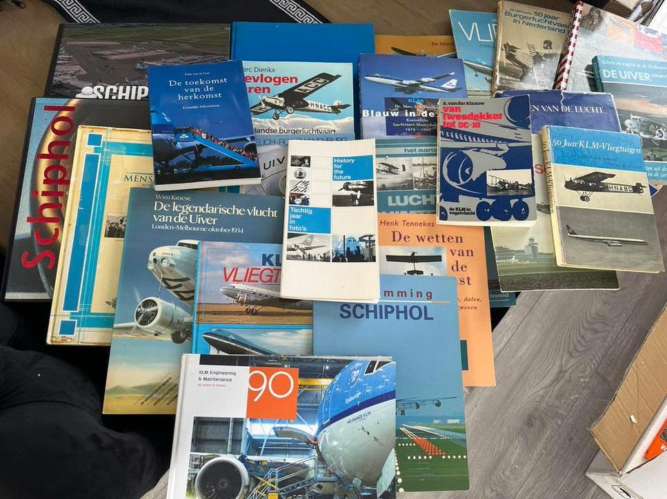 24 Luchtvaart Boeken Collectie - Alles in 1 Koop, Verzamelen, Ophalen