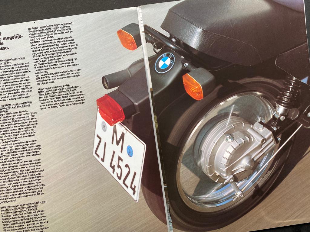 BMW brochure uit 1982 (R80 G/S, R 80 ST en de R 80 RT ), Motoren, Ophalen of Verzenden, BMW