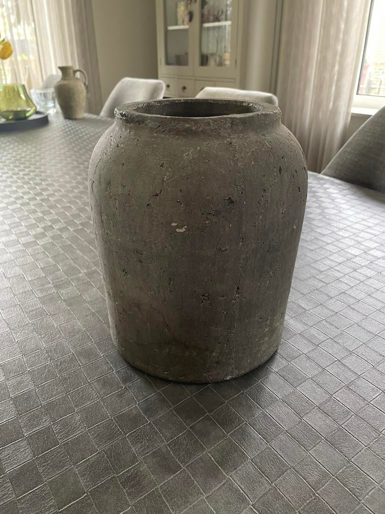 Mooie landelijke vaas, pot, beton merk ptmd, Huis en Inrichting, Woonaccessoires | Vazen, Ophalen, Steen, Overige kleuren, Zo goed als nieuw