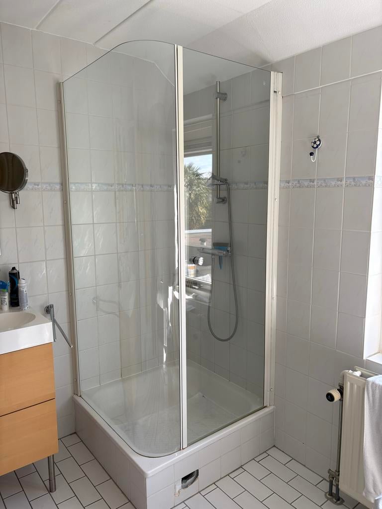 Glazen douchecabine met afgeronde hoek 90x90 (z.g.a.n.), Doe-het-zelf en Verbouw, Sanitair, Ophalen, Gebruikt, Glas, Douche