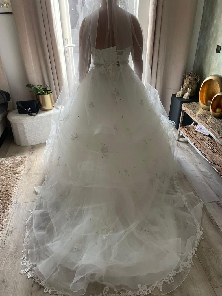 Morilee bruidsjurk compleet met hoepel en sluier, Ophalen, Trouwjurk, Wit, Zo goed als nieuw